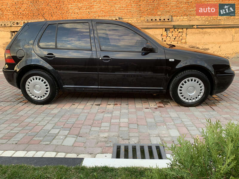 Хэтчбек Volkswagen Golf 2001 в Тернополе