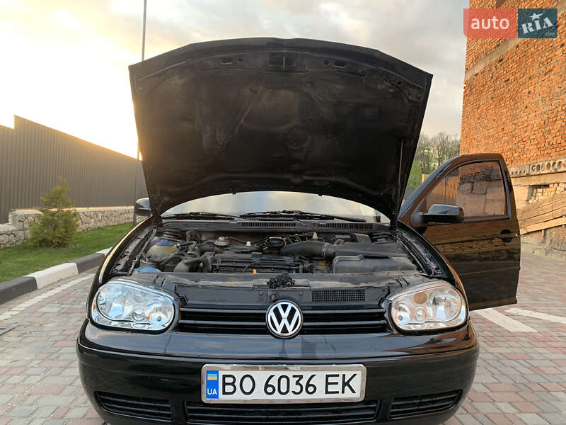 Хэтчбек Volkswagen Golf 2001 в Тернополе
