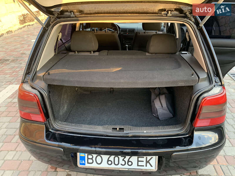 Хэтчбек Volkswagen Golf 2001 в Тернополе