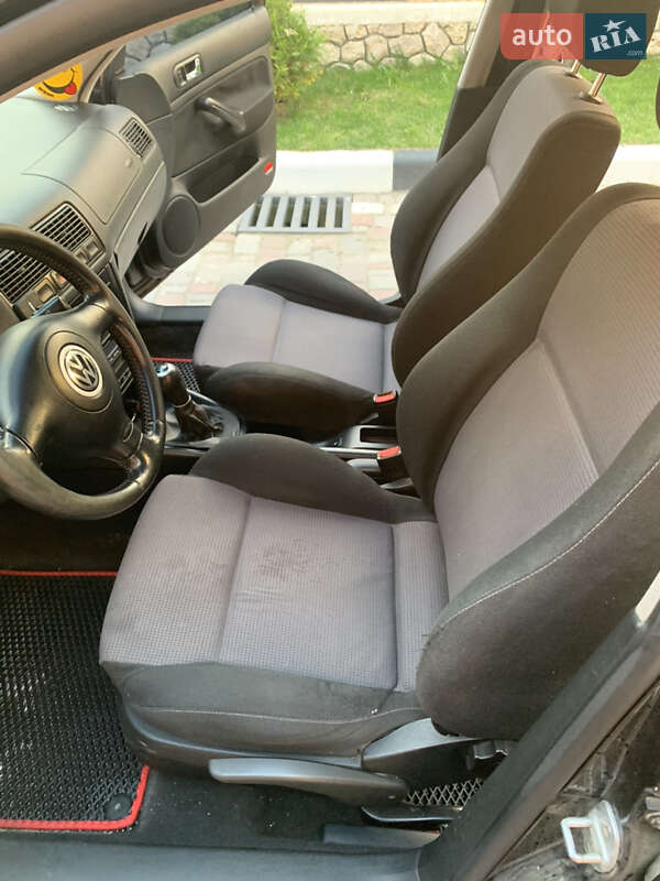 Хэтчбек Volkswagen Golf 2001 в Тернополе