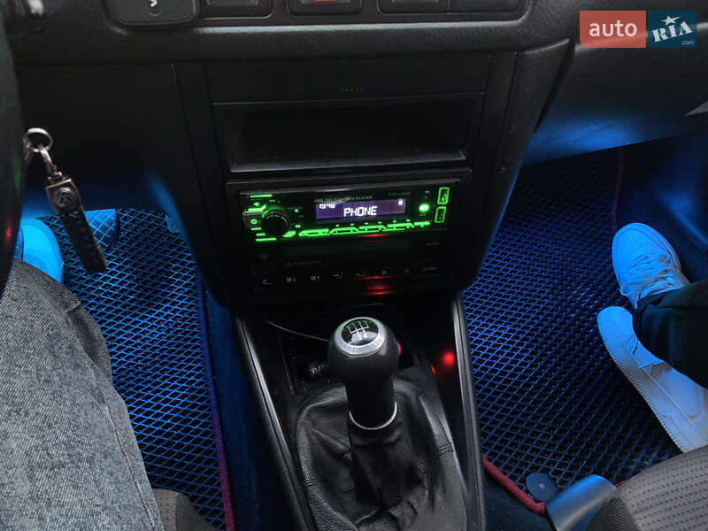 Хэтчбек Volkswagen Golf 2001 в Тернополе