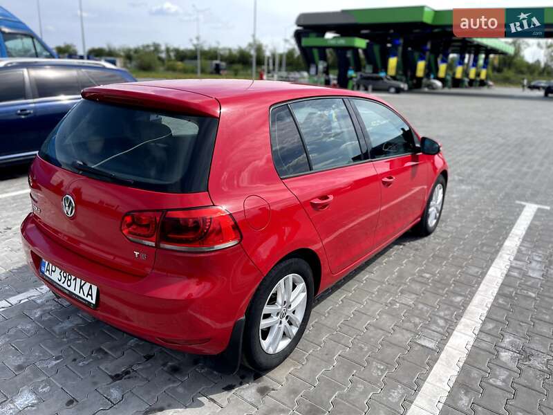 Хэтчбек Volkswagen Golf 2012 в Волочиске