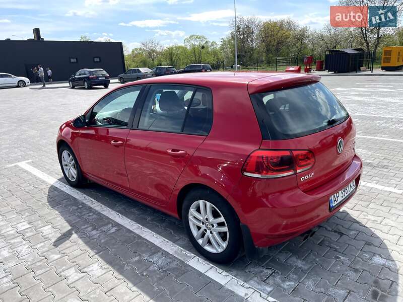 Хэтчбек Volkswagen Golf 2012 в Волочиске