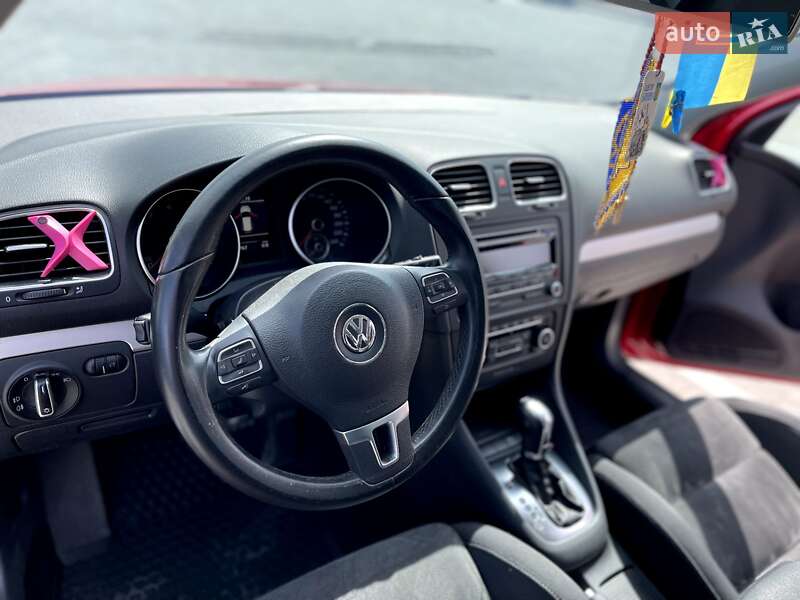 Хэтчбек Volkswagen Golf 2012 в Волочиске