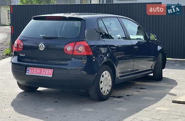 Хетчбек Volkswagen Golf 2004 в Міжгір'ї