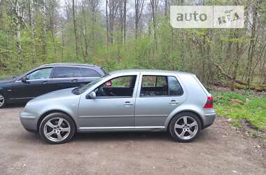 Хэтчбек Volkswagen Golf 2003 в Киеве