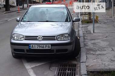 Хэтчбек Volkswagen Golf 2001 в Киеве