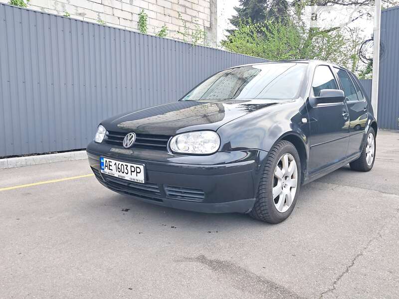 Хэтчбек Volkswagen Golf 2003 в Днепре