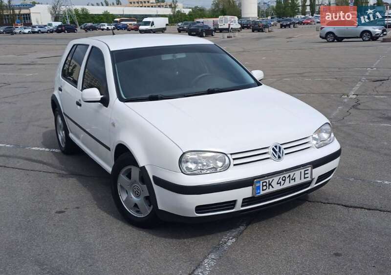 Хэтчбек Volkswagen Golf 2000 в Корце