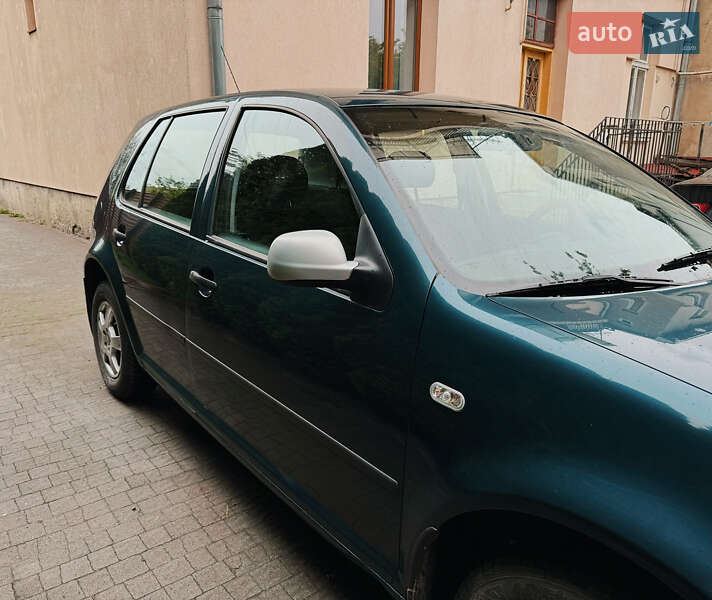 Хэтчбек Volkswagen Golf 2002 в Львове