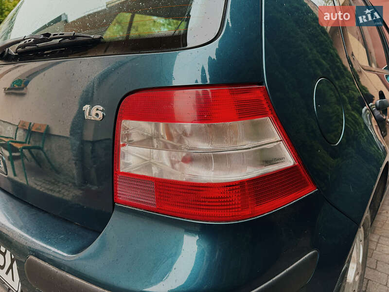 Хэтчбек Volkswagen Golf 2002 в Львове