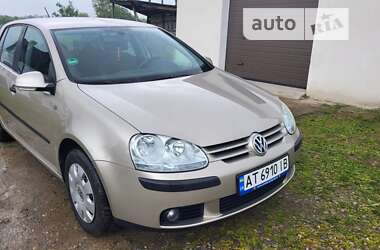 Хетчбек Volkswagen Golf 2005 в Калуші