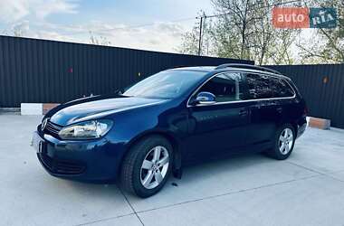 Универсал Volkswagen Golf 2010 в Казатине