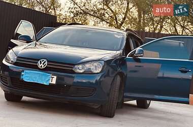 Универсал Volkswagen Golf 2010 в Казатине