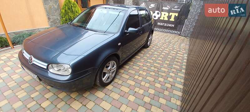 Хэтчбек Volkswagen Golf 2003 в Иршаве