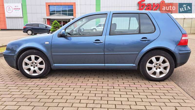 Хэтчбек Volkswagen Golf 2003 в Виноградове