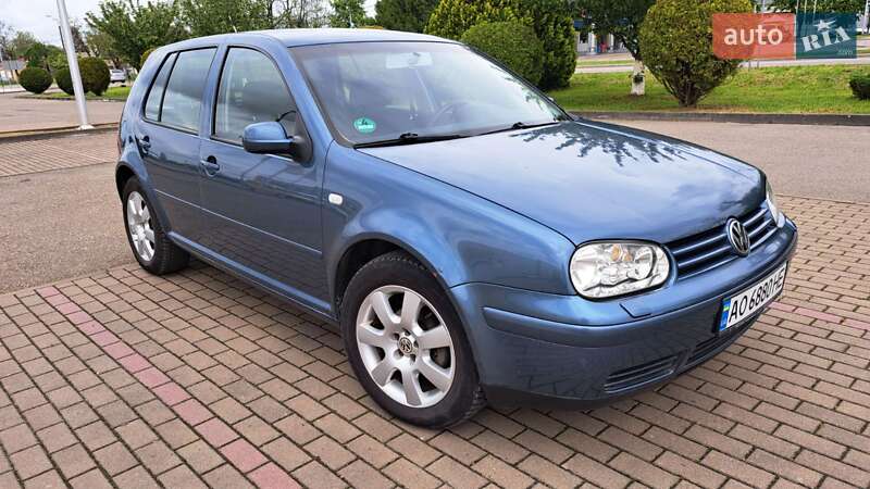 Хэтчбек Volkswagen Golf 2003 в Виноградове