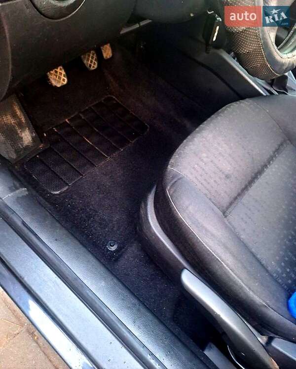 Хэтчбек Volkswagen Golf 2002 в Сумах