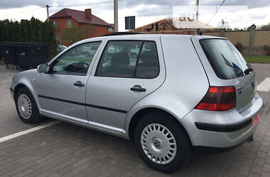 Хэтчбек Volkswagen Golf 2002 в Луцке