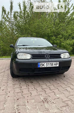 Хэтчбек Volkswagen Golf 2001 в Гоще