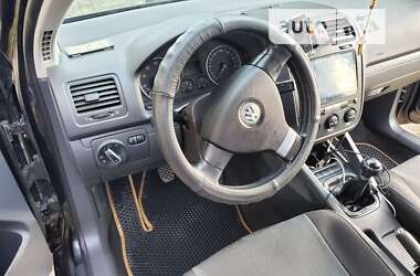 Хэтчбек Volkswagen Golf 2005 в Городке