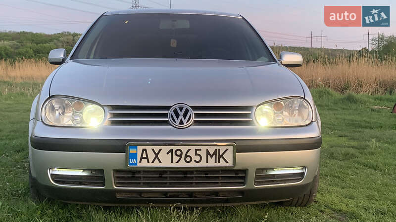 Хетчбек Volkswagen Golf 2003 в Зміїві