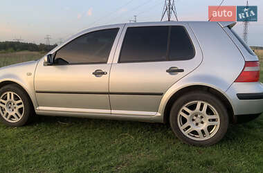Хэтчбек Volkswagen Golf 2003 в Змиеве