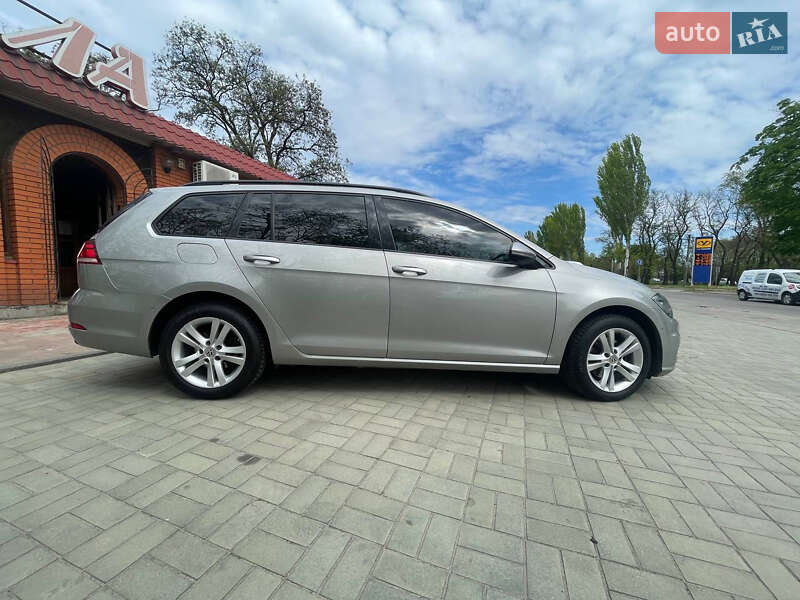 Універсал Volkswagen Golf 2017 в Запоріжжі