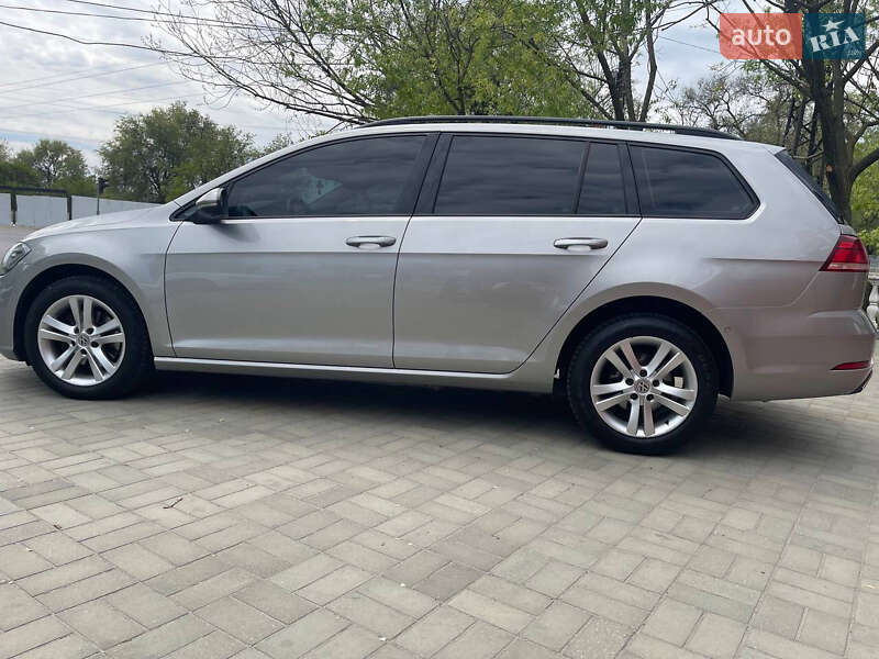 Універсал Volkswagen Golf 2017 в Запоріжжі