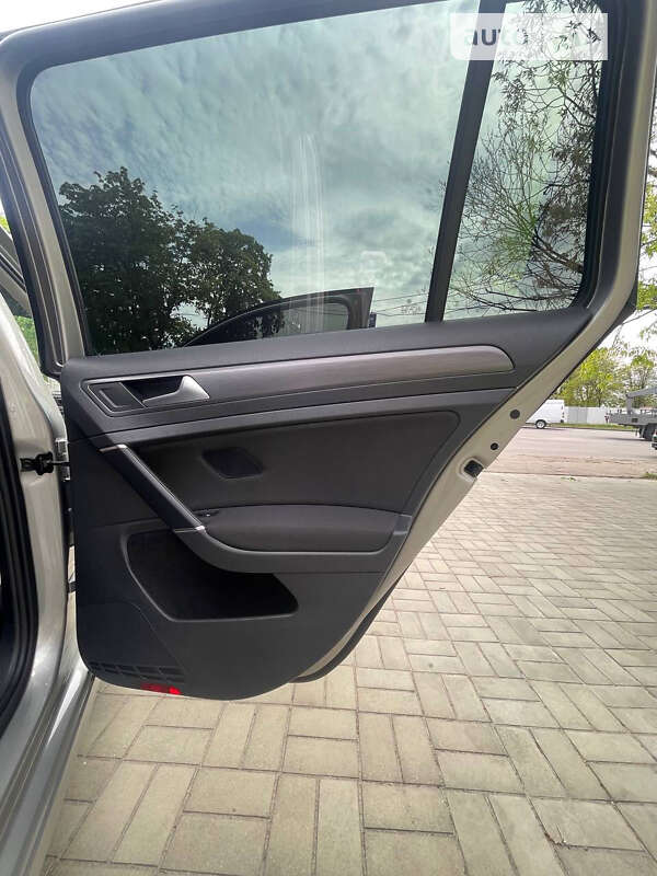 Універсал Volkswagen Golf 2017 в Запоріжжі