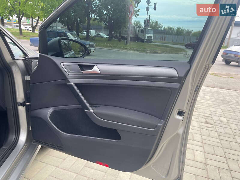 Універсал Volkswagen Golf 2017 в Запоріжжі