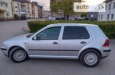 Хэтчбек Volkswagen Golf 2002 в Самборе