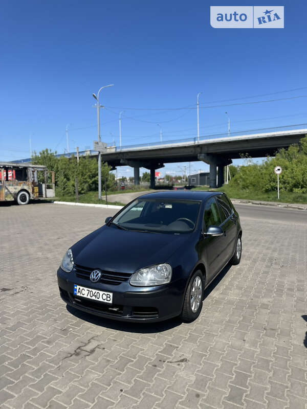 Хетчбек Volkswagen Golf 2004 в Луцьку