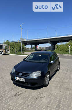 Хэтчбек Volkswagen Golf 2004 в Луцке