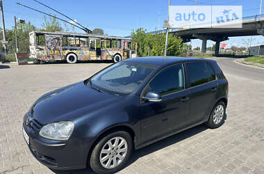 Хетчбек Volkswagen Golf 2004 в Луцьку