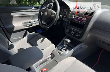 Хетчбек Volkswagen Golf 2009 в Чернівцях