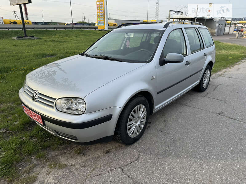 Універсал Volkswagen Golf 2000 в Києві