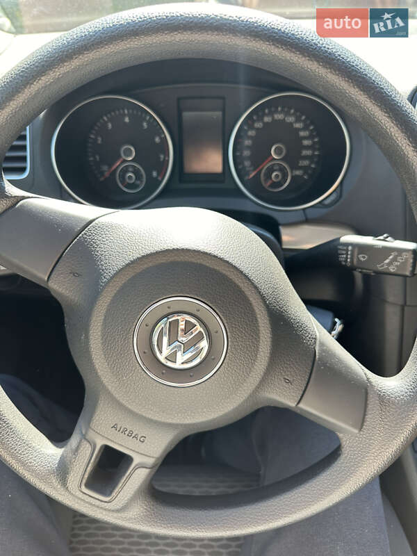 Хетчбек Volkswagen Golf 2010 в Києві