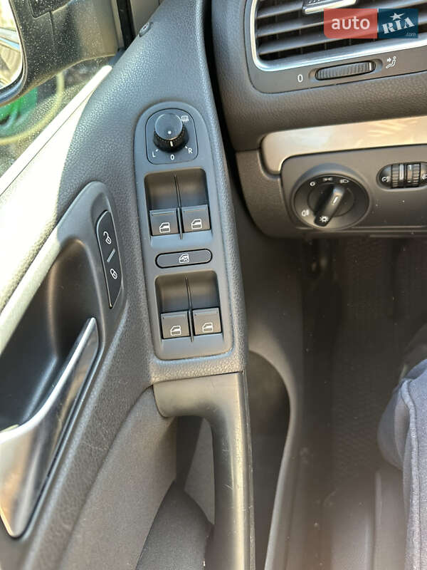 Хетчбек Volkswagen Golf 2010 в Києві