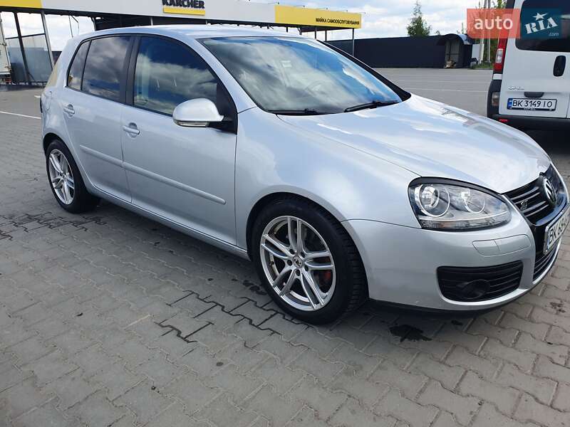 Хетчбек Volkswagen Golf 2008 в Луцьку