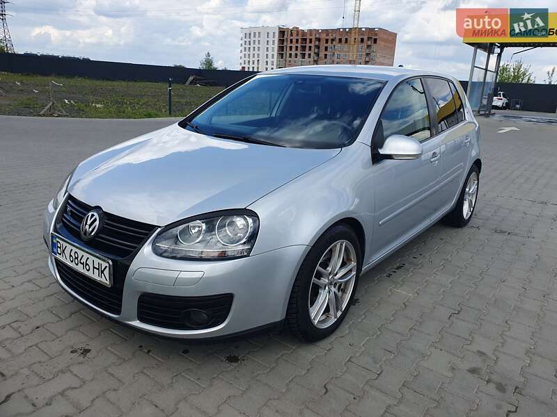 Хетчбек Volkswagen Golf 2008 в Луцьку