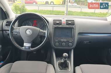 Хетчбек Volkswagen Golf 2008 в 