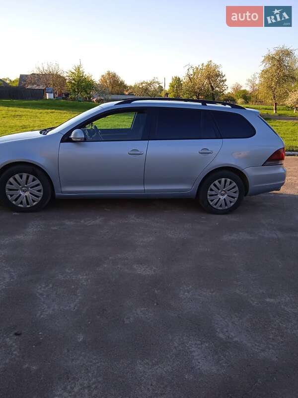 Універсал Volkswagen Golf 2010 в Коростені
