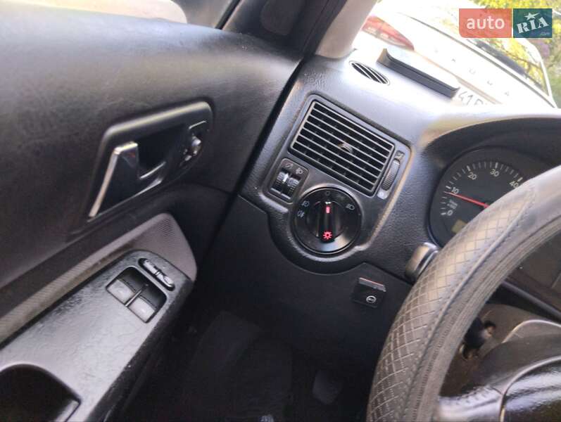 Хэтчбек Volkswagen Golf 1999 в Киеве