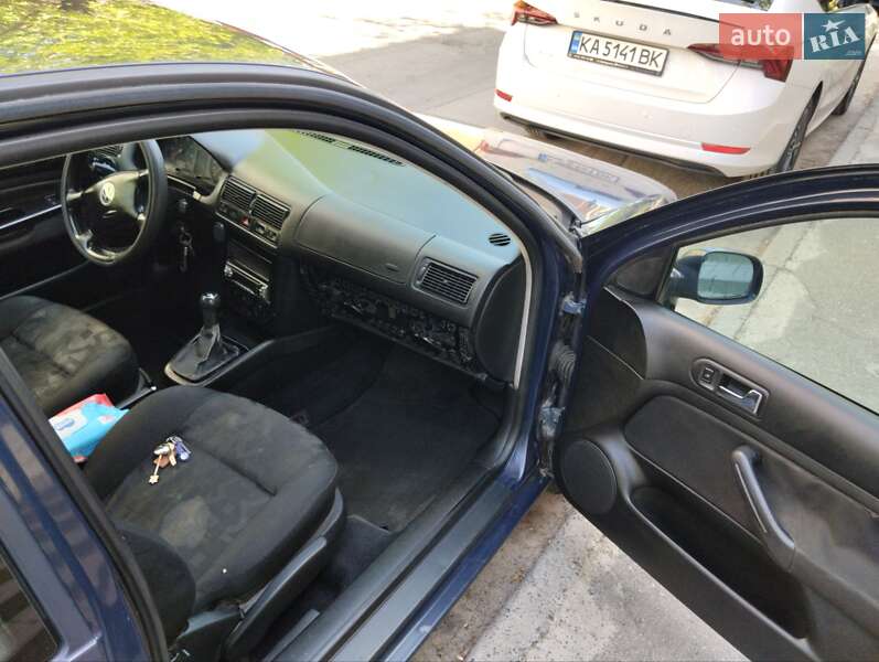 Хэтчбек Volkswagen Golf 1999 в Киеве