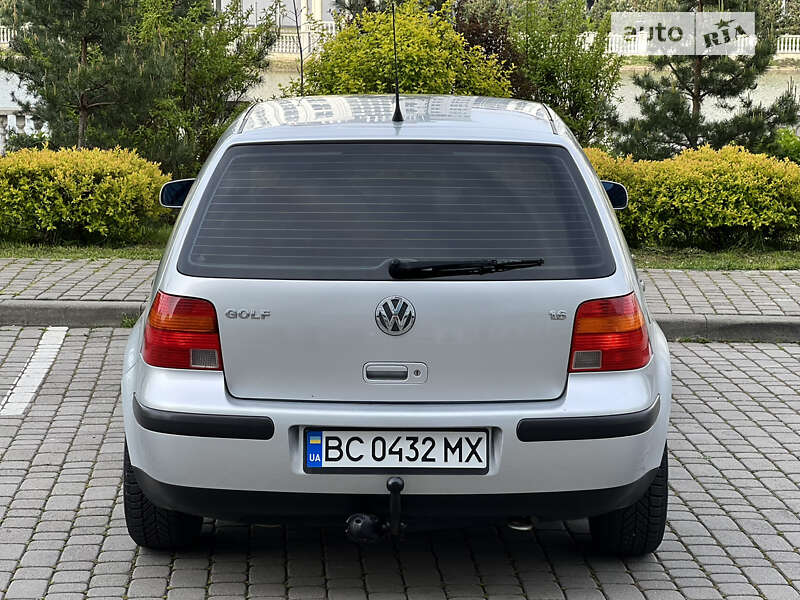 Хэтчбек Volkswagen Golf 2001 в Яворове