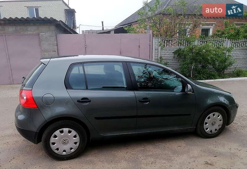 Хэтчбек Volkswagen Golf 2004 в Харькове