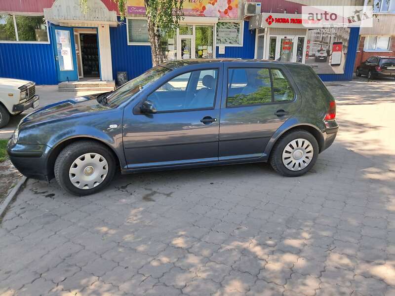 Хетчбек Volkswagen Golf 2002 в Сумах