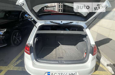 Хэтчбек Volkswagen Golf 2015 в 