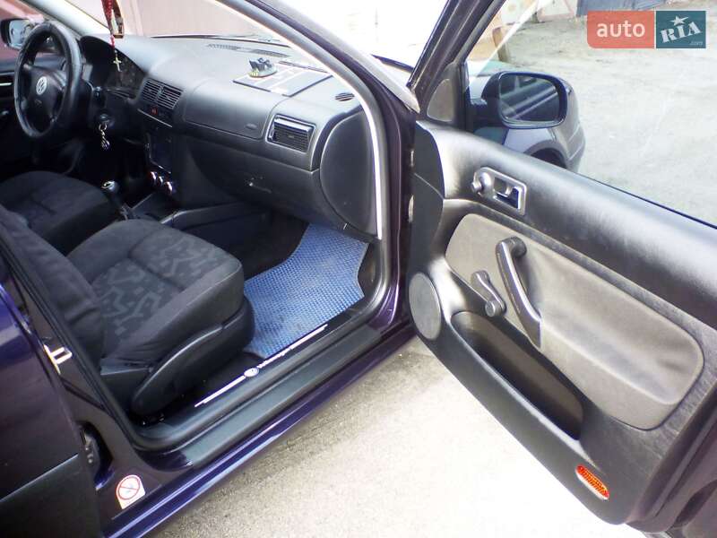 Хэтчбек Volkswagen Golf 1999 в Малине